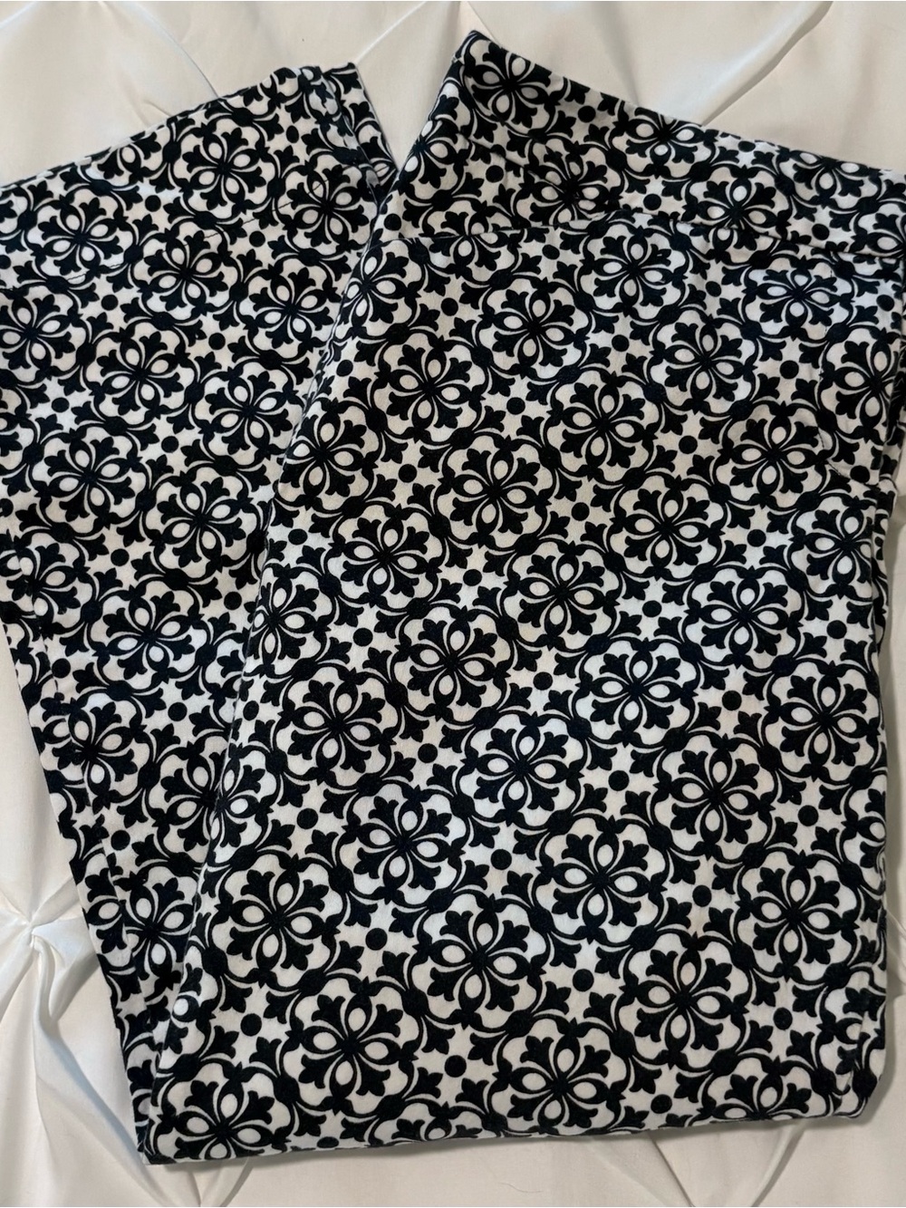 Laundry By Shelli Segal Black & White Geometric Print Capris Women’s Size 6